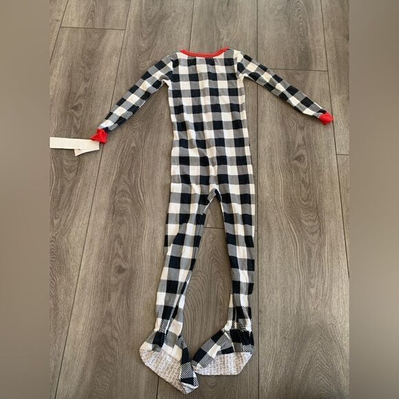 Carters 5T zip up pajamas - Picture 2 of 3